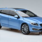 Volvo V60 D3 Power Sinine FAW 1:18 9430839 Metall - image 5 of 7