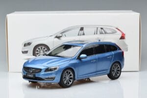 Volvo V60 D3 Power Sinine FAW 1:18 9430839 Metall - pilt 7/7
