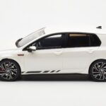 Volkswagen Golf GTI Mk8 Clubsport Valge Otto 1:18 - image 3 of 6