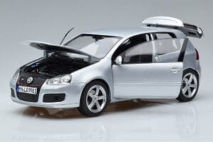Volkswagen Golf GTI Mk5 Pirelli Edition Hõbedane Norev 1:18 188425 Metall - pilt 2/7