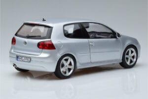 Volkswagen Golf GTI Mk5 Pirelli Edition Hõbedane Norev 1:18 188425 Metall - pilt 3/7