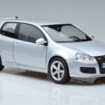 Volkswagen Golf GTI Mk5 Pirelli Edition Hõbedane Norev 1:18 188425 Metall - image 5 of 7