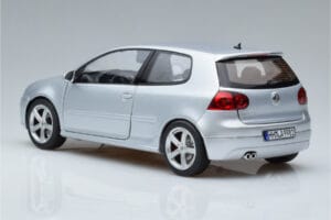 Volkswagen Golf GTI Mk5 Pirelli Edition Hõbedane Norev 1:18 188425 Metall - pilt 6/7
