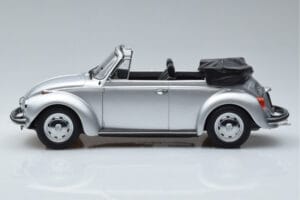 Volkswagen Beetle 1303 Kabriolett Hõbedane Norev 1:18 188530 Metall - pilt 3/6