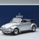 Volkswagen Beetle 1303 Kabriolett Hõbedane Norev 1:18 - image 6 of 6