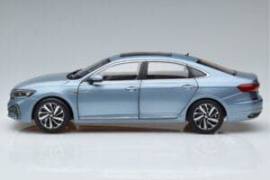 Volkswagen Passat B8 Sinine FAW 1:18 ZVF000003A Metall - pilt 4/7