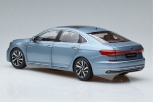 Volkswagen Passat B8 Sinine FAW 1:18 ZVF000003A Metall - pilt 6/7