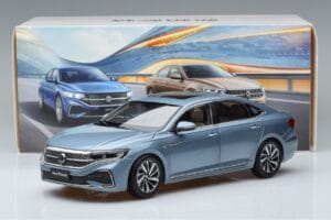 Volkswagen Passat B8 Sinine FAW 1:18 ZVF000003A Metall - pilt 7/7