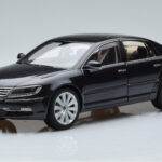 Volkswagen Phaeton V6 Mazeppa Hall Kyosho 1:18