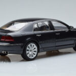 Volkswagen Phaeton V6 Mazeppa Hall Kyosho 1:18 - image 3 of 9
