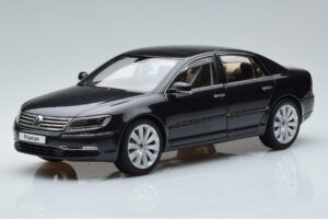 Volkswagen Phaeton V6 Mazeppa Hall Kyosho 1:18