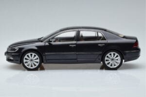 Volkswagen Phaeton V6 Mazeppa Hall Kyosho 1:18 08831MBK Metall - pilt 5/9