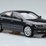 Volkswagen Phaeton V6 Mazeppa Hall Kyosho 1:18 - image 6 of 9
