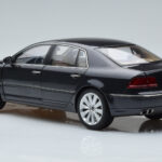 Volkswagen Phaeton V6 Mazeppa Hall Kyosho 1:18 - image 7 of 9