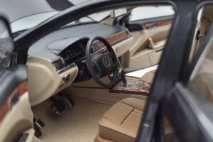 Volkswagen Phaeton V6 Mazeppa Hall Kyosho 1:18 08831MBK Metall - pilt 8/9