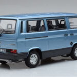 Volkswagen T3 Multivan Sinine Norev 1:18 - image 2 of 6