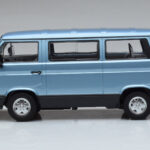 Volkswagen T3 Multivan Sinine Norev 1:18 - image 3 of 6