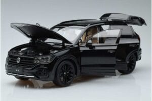 Volkswagen Touareg CR Must FAW 1:18 LTC761021BLA Metall - pilt 2/7
