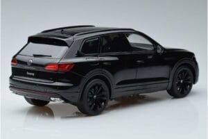 Volkswagen Touareg CR Must FAW 1:18 LTC761021BLA Metall - pilt 3/7