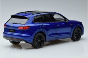 Volkswagen Touareg CR Sinine FAW 1:18 LTC761021BLU Metall - pilt 3/7