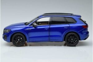 Volkswagen Touareg CR Sinine FAW 1:18 LTC761021BLU Metall - pilt 4/7