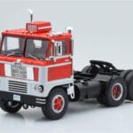White 7400 Punane Hõbedane IXO 1:43
