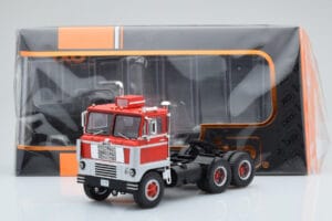 White 7400 Punane Hõbedane IXO 1:43 TR170 Metall - pilt 5/5