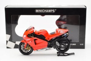 Yamaha YZR-M1 Marlboro Yamaha Team #3 M. Biaggi MotoGP 2002 Minichamps 1:12 122026303 Metall - pilt 4/4