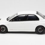 Mitsubishi Lancer Evo VIII MR FQ-400 Valge Otto 1:18 - image 3 of 6