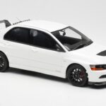 Mitsubishi Lancer Evo VIII MR FQ-400 Valge Otto 1:18 - image 4 of 6