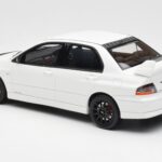 Mitsubishi Lancer Evo VIII MR FQ-400 Valge Otto 1:18 - image 5 of 6