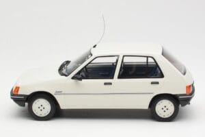 Peugeot 205 Junior Valge Otto 1:18 OT463 Vaik - pilt 3/6
