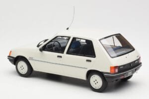 Peugeot 205 Junior Valge Otto 1:18 OT463 Vaik - pilt 5/6