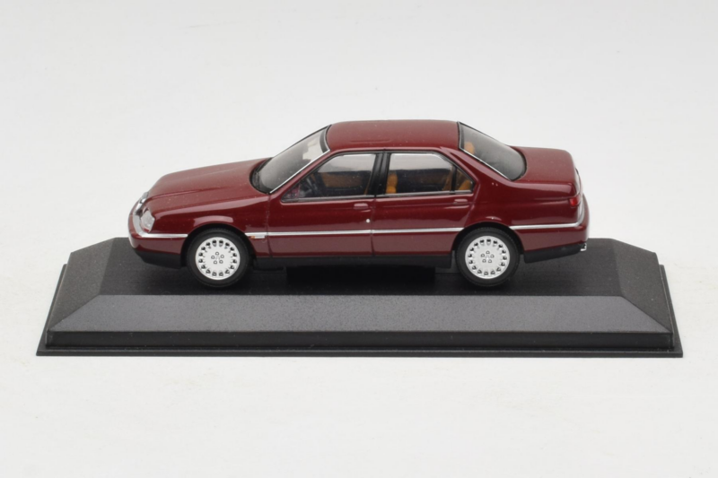 Alfa Romeo 164 3.0 Super V6 Tumepunane Minichamps 1:43 436120700 Metall