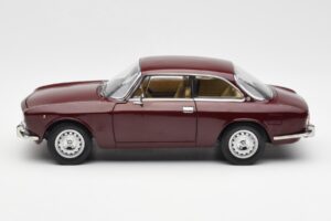 Alfa Romeo 2000 GTV Kastanpunane Norev 1:18 187916 Metall - pilt 4/8
