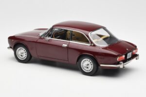 Alfa Romeo 2000 GTV Kastanpunane Norev 1:18 187916 Metall - pilt 7/8