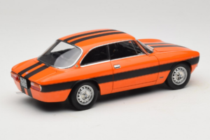 Alfa Romeo 2000 GTV Oranž Norev 1:18 187918 Metall - pilt 3/8
