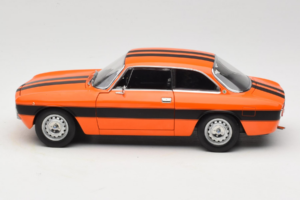 Alfa Romeo 2000 GTV Oranž Norev 1:18 187918 Metall - pilt 4/8