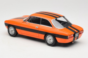 Alfa Romeo 2000 GTV Oranž Norev 1:18 187918 Metall - pilt 7/8