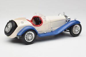 Alfa Romeo 2300 Spider Valge & Sinine Bburago 1:18 3008-M1 Metall - pilt 2/6