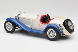 Alfa Romeo 2300 Spider Valge & Sinine Bburago 1:18 3008-M1 Metall - pilt 5/6