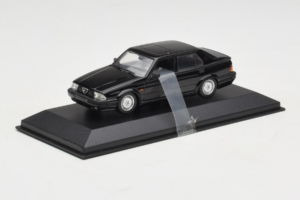 Alfa Romeo 75 3.0 V6 Must Minichamps 1:43 403120463 Metall - pilt 2/4