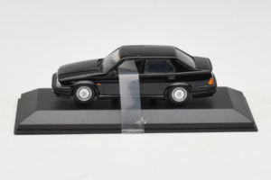 Alfa Romeo 75 3.0 V6 Must Minichamps 1:43 403120463 Metall
