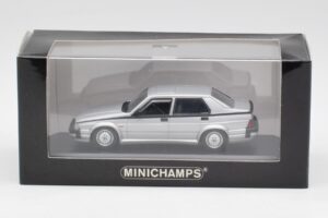 Alfa Romeo 75 3.0 V6 Hõbedane Minichamps 1:43 400120461 Metall - pilt 4/4
