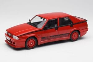Alfa Romeo 75 Turbo Evoluzione Punane MCG 1:18 MCG18428 Metall