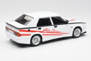 Alfa Romeo 75 Turbo Evoluzione Valge MCG 1:18 MCG18430 Metall - pilt 2/6