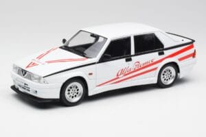 Alfa Romeo 75 Turbo Evoluzione Valge MCG 1:18 MCG18430 Metall