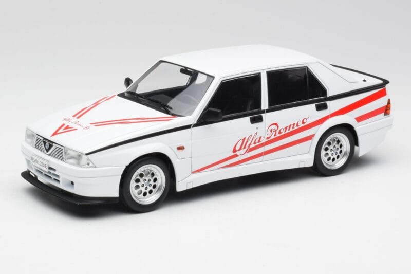 Alfa Romeo 75 Turbo Evoluzione Valge MCG 1:18 MCG18430 Metall