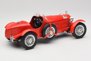 Alfa Romeo 8C 2300 Monza Punane Bburago 1:18 3014 Metall - pilt 2/6