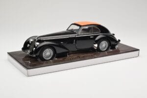 Alfa Romeo 8C 2900B Lungo Must Minichamps 1:18 100120421 Metall - pilt 3/8